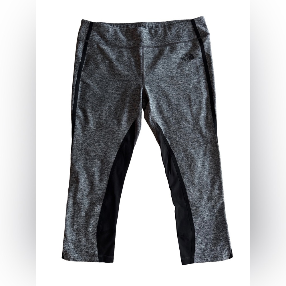 The North Face Women’s Gray & Black Active Capri Leggings | Large